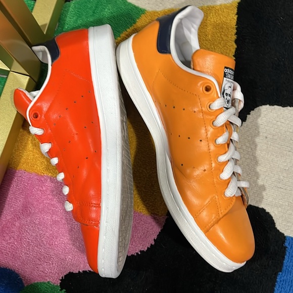 Gently used custom shoes for men different colours very flashy and stylish - Picture 3 of 7